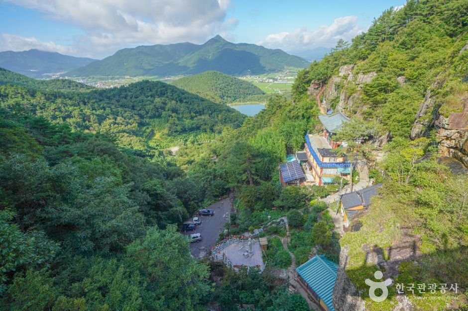 경남 고성 구절산 폭포암